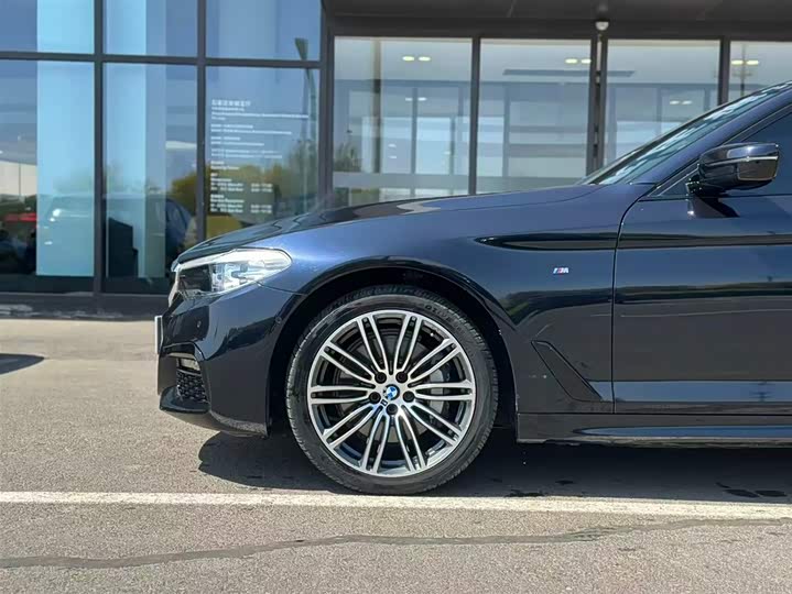 BMW 5-Series 2019 530 Li Leading M — фото 4