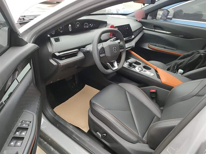 Changan UNI-V 2022 1.5 T Premium — фото 13