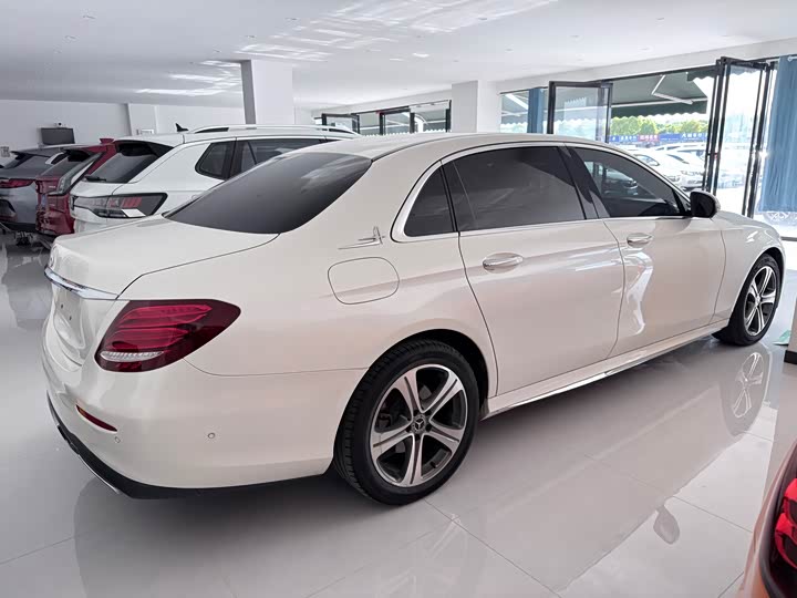 Mercedes-Benz E-Class 2018 E 200 L Sport — фото 10