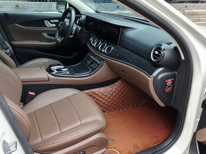 Mercedes-Benz E-Class 2018 E 300 L — фото 14