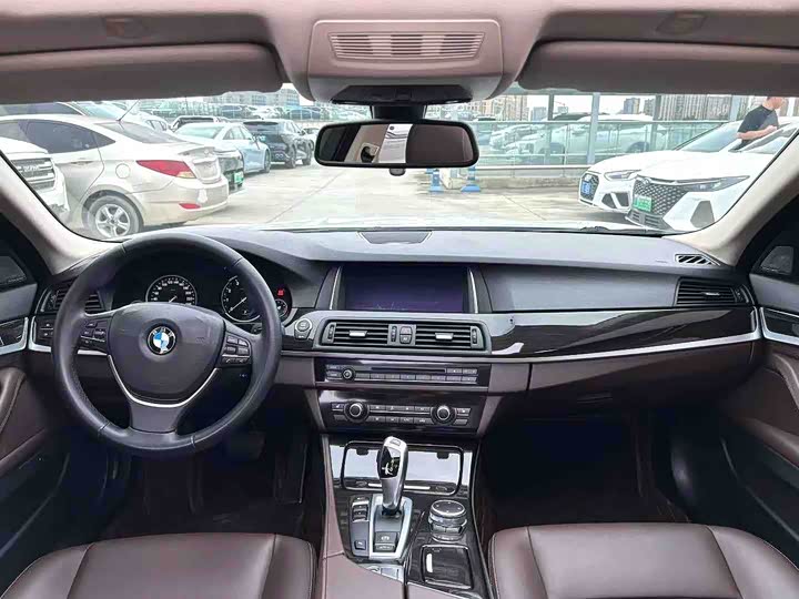 BMW 5 Series 525Li — фото 6