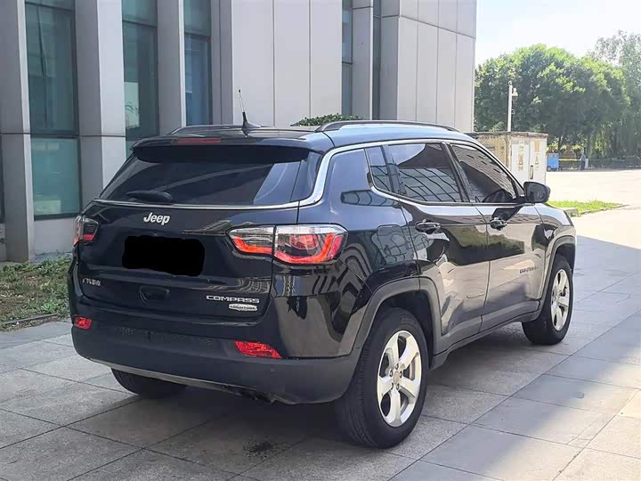 Jeep Compass — фото 5