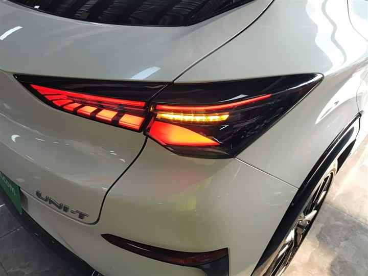 Changan UNI-T 2023 1.5 T Premium — фото 8