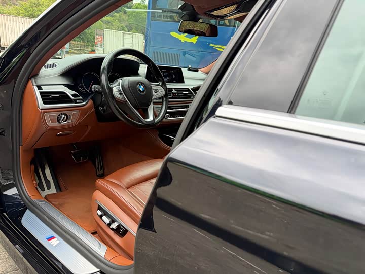 BMW 7-Series 2018 740 Li x Drive M — фото 11