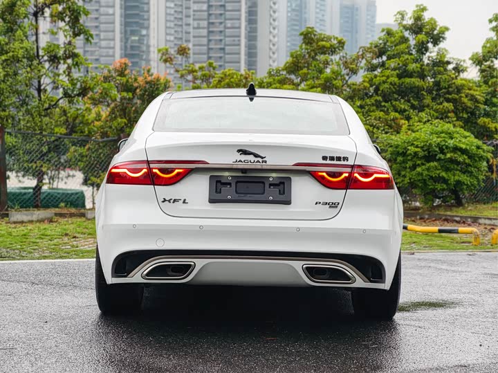 Jaguar XFL 2024 2.0 T P 300 4 WD — фото 6
