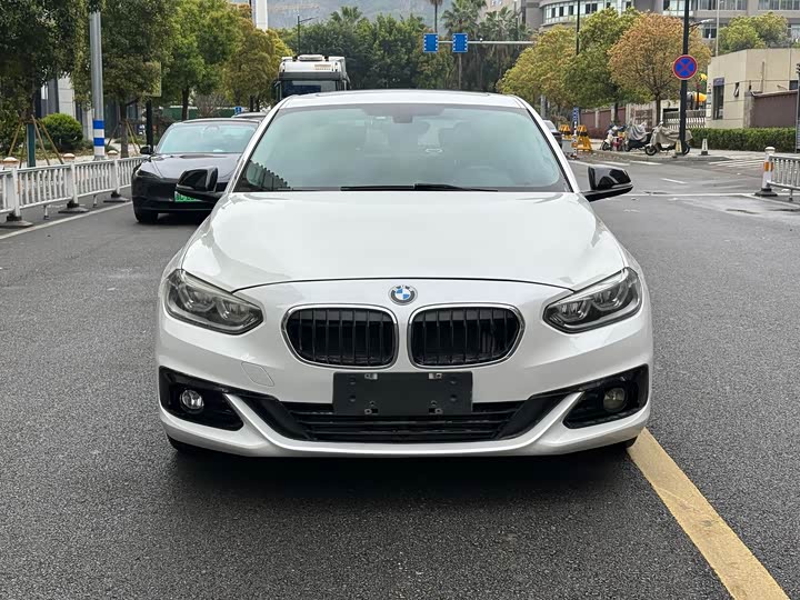 BMW 1-Series 2018 118i Sport — фото 2
