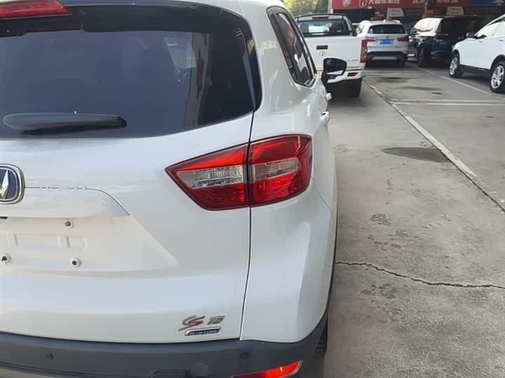 Changan CS15 2016 1.5 L MT — фото 8