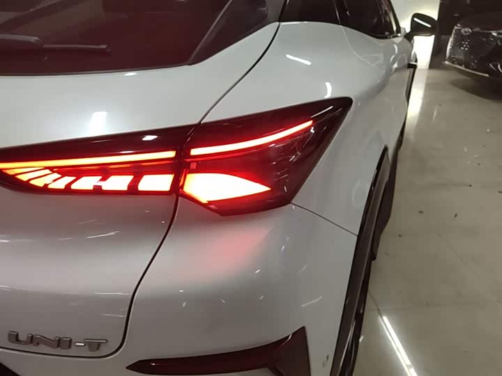 Changan UNI-T 2022 1.5 T Flagship — фото 8