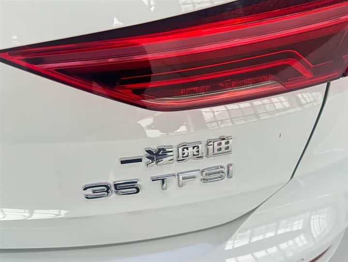 Audi Q3 2024 35 TFSI — фото 11