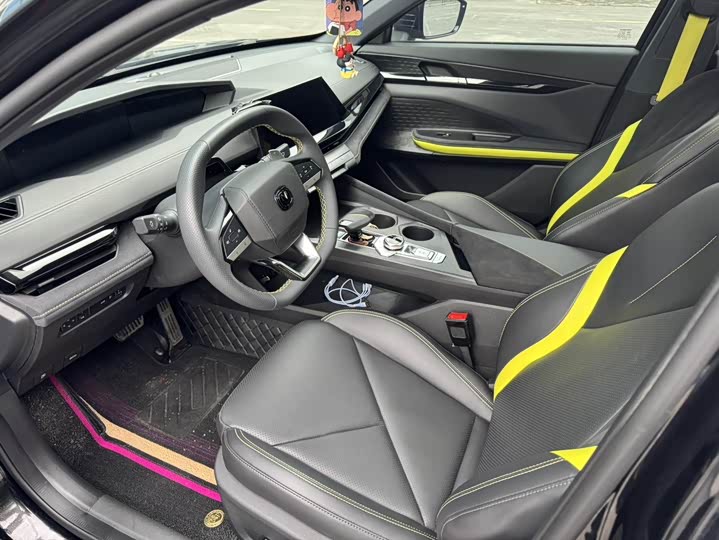 Changan UNI-V 2022 1.5 T — фото 25