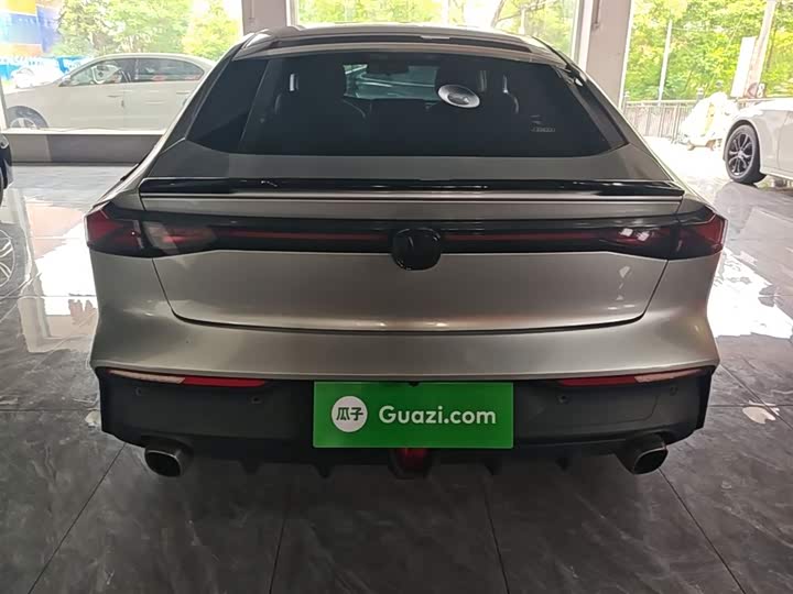 Changan UNI-V 2022 1.5 T Premium — фото 6