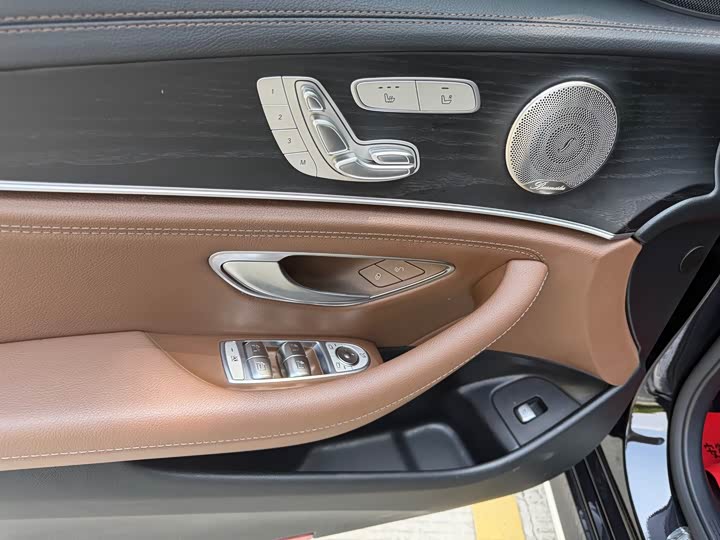 Mercedes-Benz E-Class 2023 E 300 L Luxury — фото 6