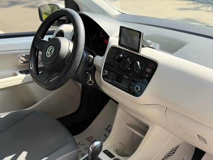 Volkswagen up! 2015 1.0 L move up! — фото 9
