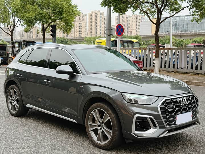 Audi Q5L 2022 45 T — фото 1