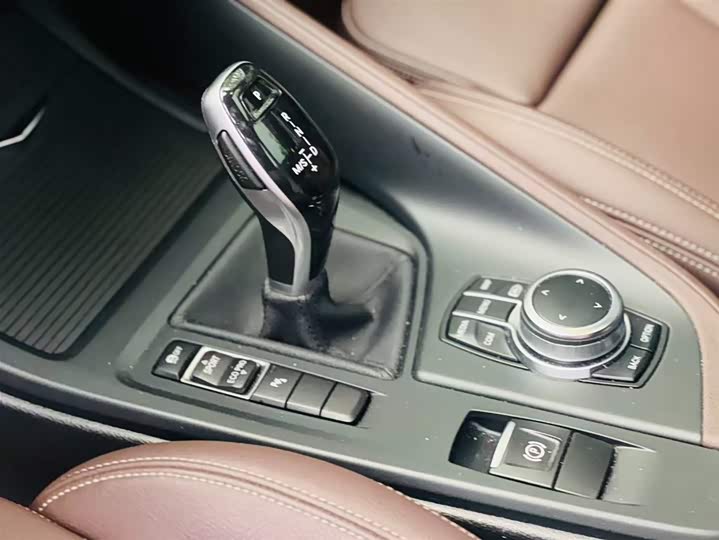 BMW X1 2022 s Drive 25 Li Leading — фото 11