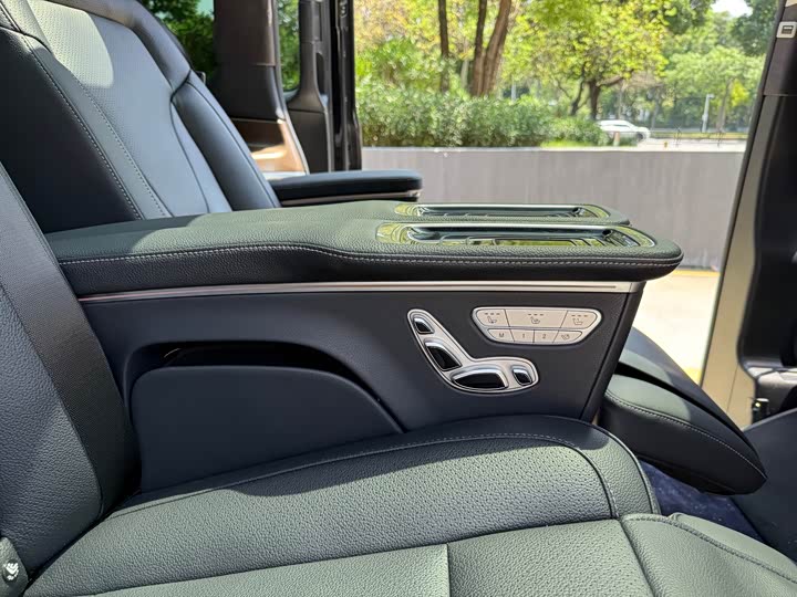 Mercedes-Benz V-Class 2022 V 260 L — фото 23
