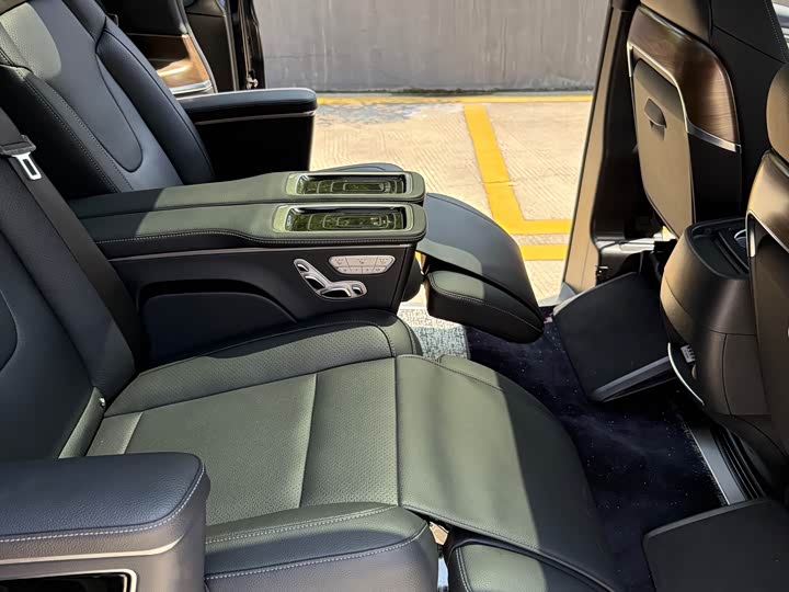 Mercedes-Benz V-Class 2022 V 260 L — фото 24
