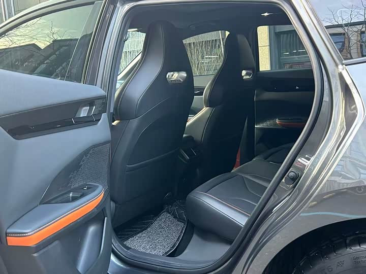 Changan UNI-V 2023 1.5 T Premium — фото 4