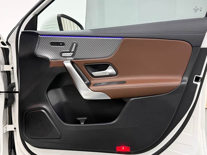 Mercedes-Benz A-Class 2024 A 200 L — фото 12
