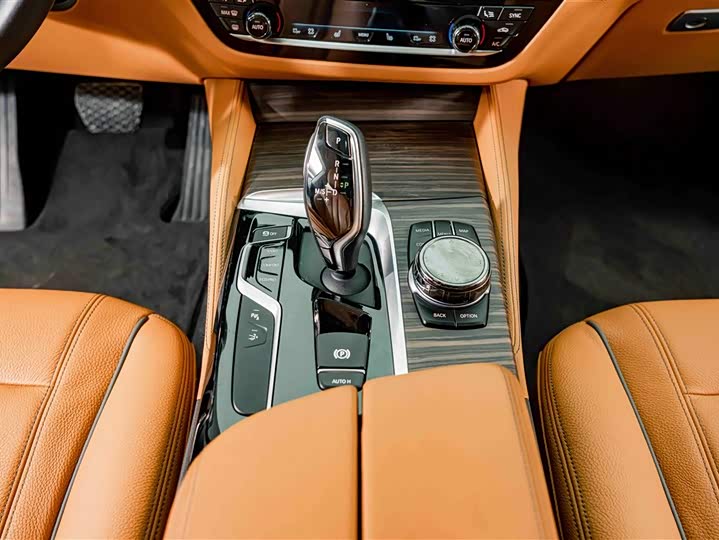 BMW 6-Series 2018 630i — фото 12