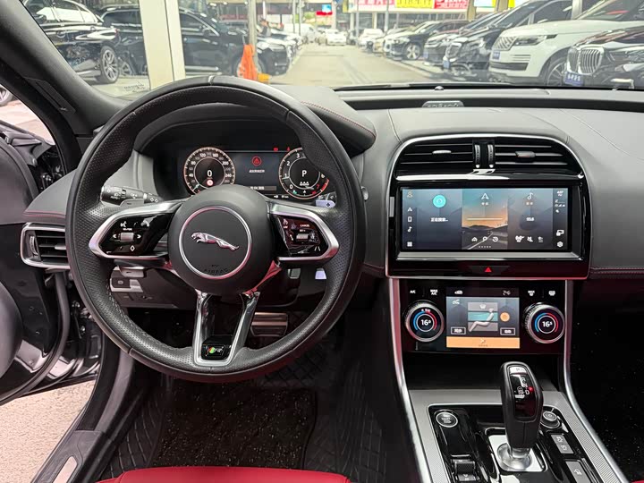 Jaguar XEL 2024 2.0 T 250 PS R-DYNAMIC S — фото 13