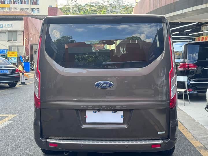 Ford Tourneo — фото 5