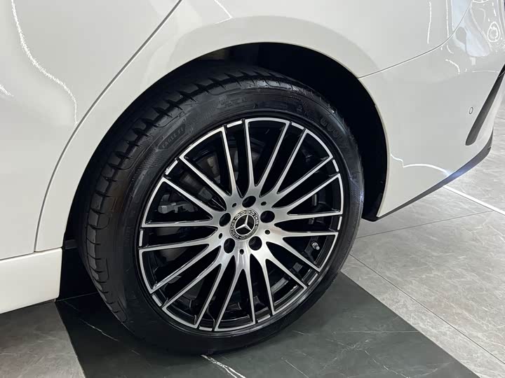 Mercedes-Benz C-Class 2025 C 200 L — фото 8
