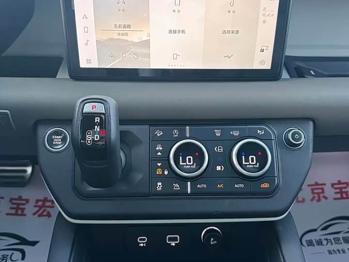 Land Rover Defender — фото 10