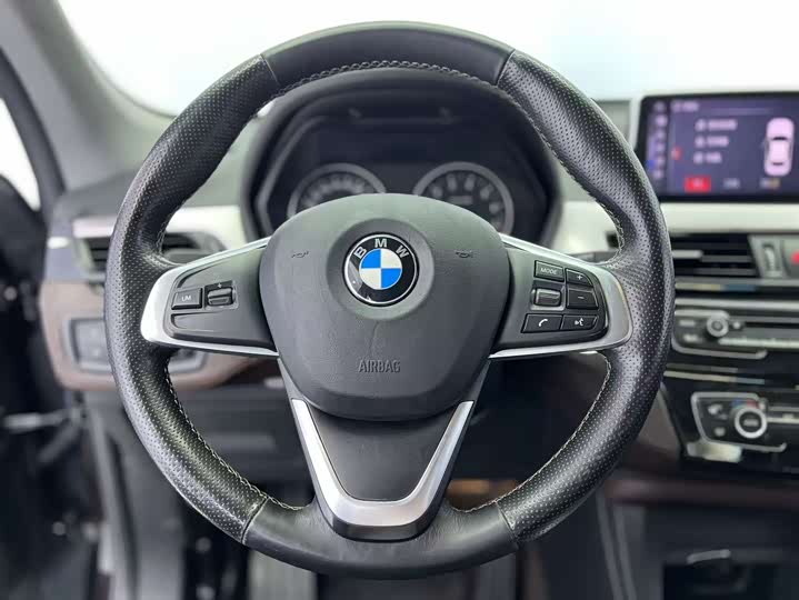 BMW X1 2016 s Drive 18 Li — фото 12
