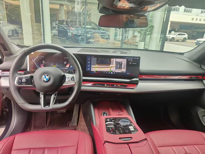 BMW 5-Series 2024 530 Li Leading M — фото 3