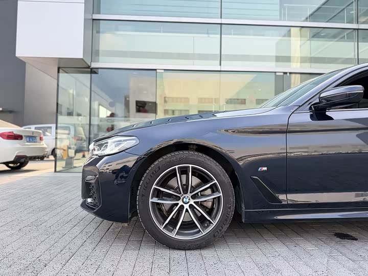 BMW 5-Series 2022 525i M — фото 4