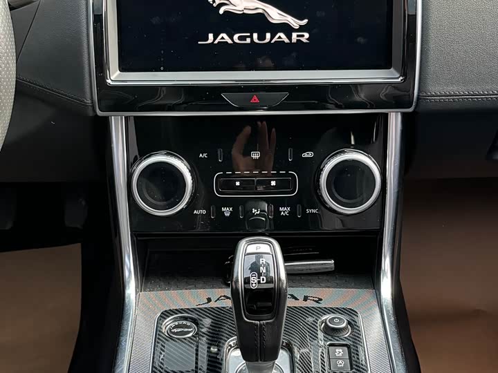 Jaguar XEL 2021 2.0 T 200 PS R-DYNAMIC — фото 14