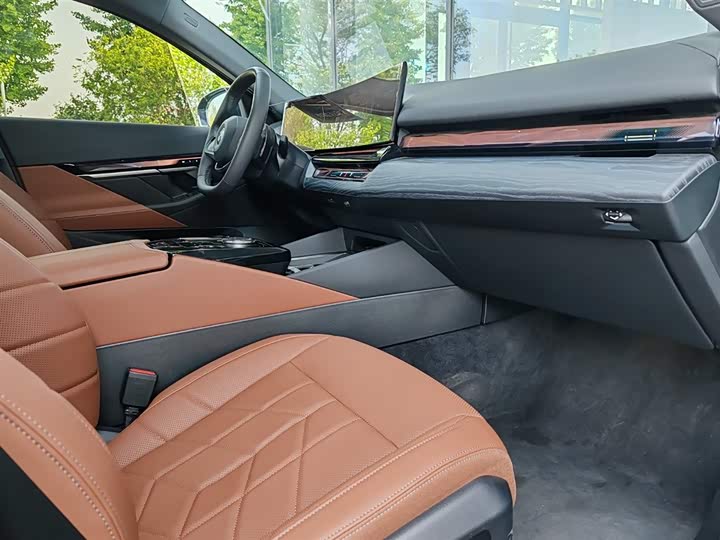 BMW 5-Series 2024 530 Li Leading — фото 20