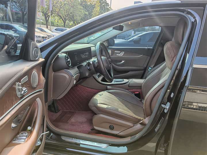 Mercedes-Benz E-Class 2022 E 300 L Luxury — фото 5