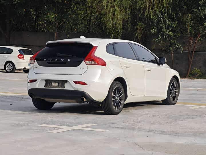 Volvo V40 2018 T 3 — фото 9