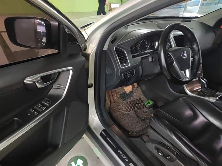 Volvo XC60 2017 T 5 AWD — фото 16