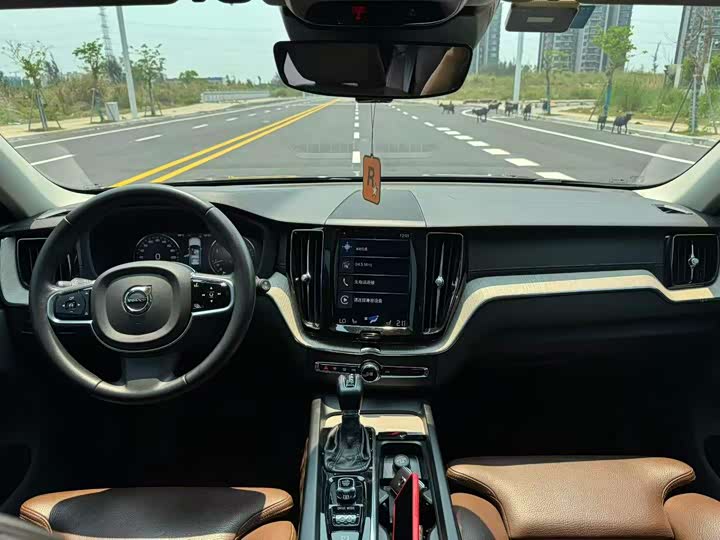 Volvo XC60 2020 T 5 4 WD — фото 8