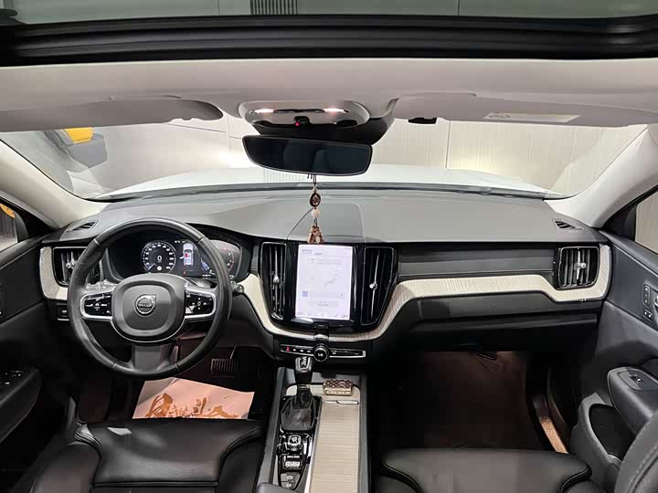 Volvo XC60 2020 T 5 4 WD — фото 4