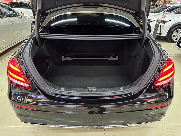 Mercedes-Benz E-Class 2018 E 200 L Sport — фото 15
