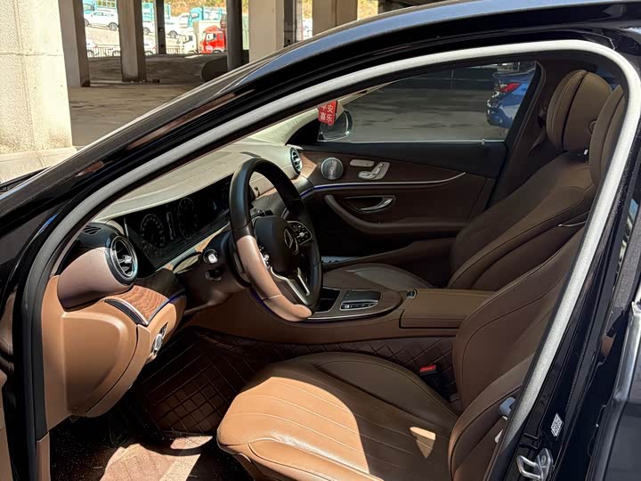 Mercedes-Benz E-Class 2019 E 300 L — фото 4