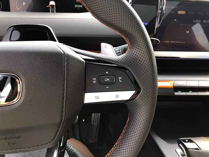 Changan UNI-V 2023 1.5 T — фото 23