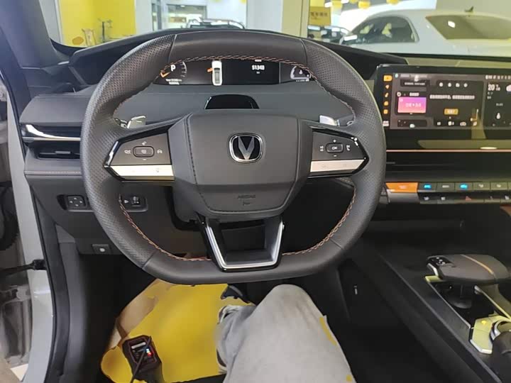 Changan UNI-V 2022 1.5 T — фото 11