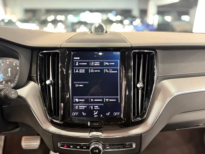 Volvo XC60 2018 T 5 4 WD — фото 13