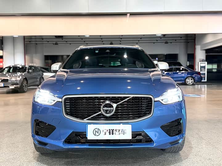 Volvo XC60 2018 T 5 4 WD — фото 2