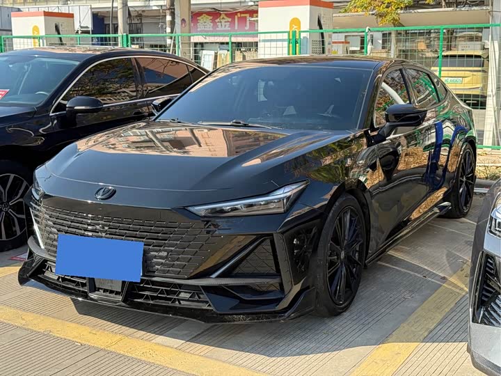 Changan UNI-V 2023 1.5 T — фото 1