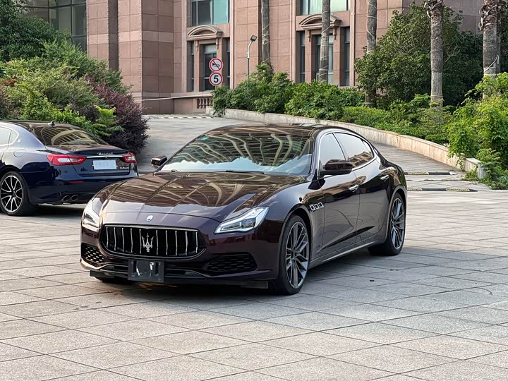 Maserati Quattroporte — фото 1