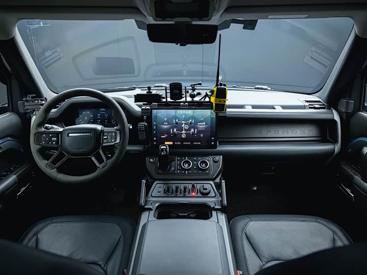 Land Rover Defender — фото 10