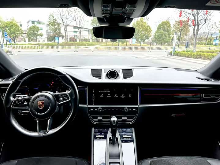 Porsche Macan 2018 Macan 2.0 T — фото 5