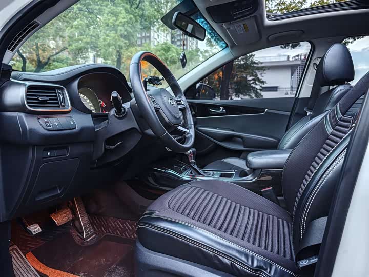 Kia Sorento — фото 6