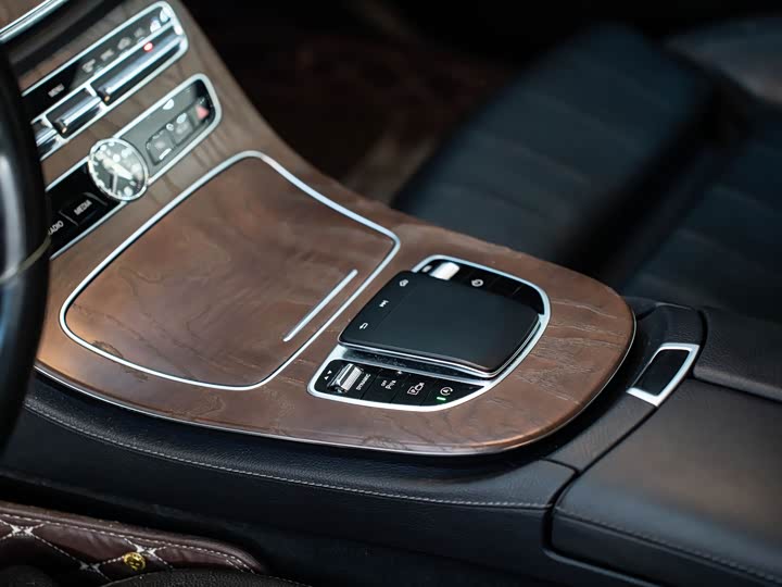 Mercedes-Benz E-Class 2019 E 260 L — фото 12